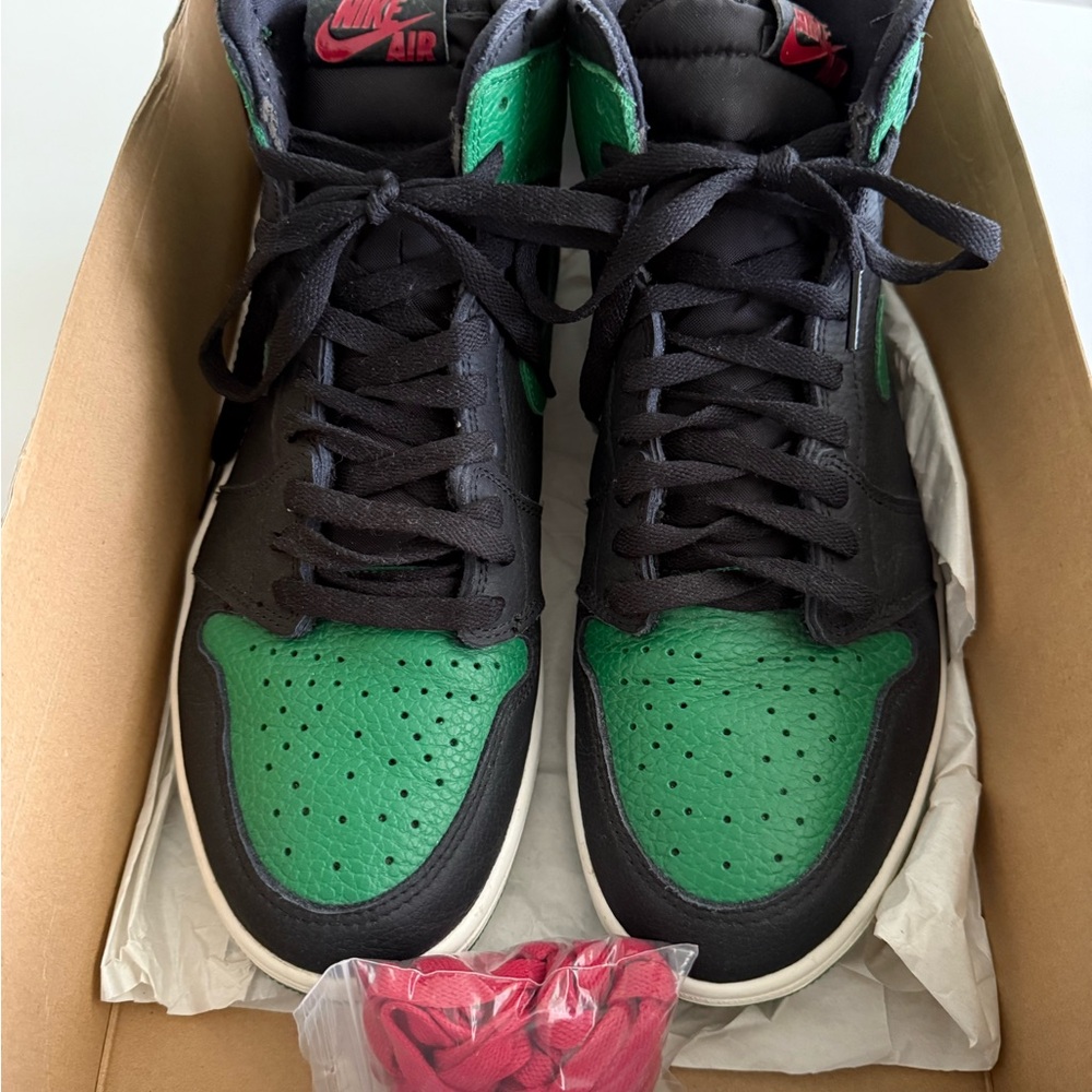 Nike Men's Air Jordan 1 Retro High OG Black/Pine Sneakers